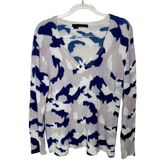 360 Cashmere | Theo Deep V Cashmere Sweater in Blue Chalk Camo Print - Picture 2 of 8